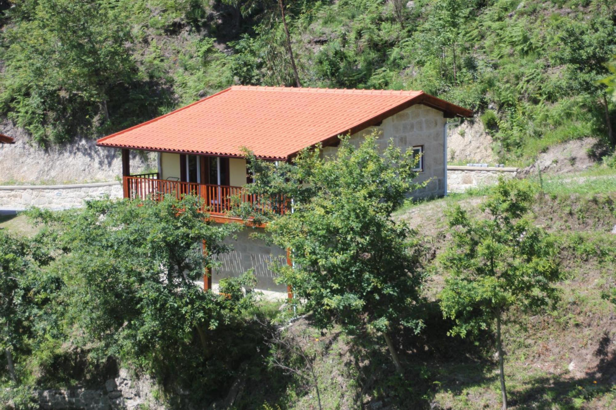 Encostas Da Torre Guest House Terras de Bouro Ngoại thất bức ảnh