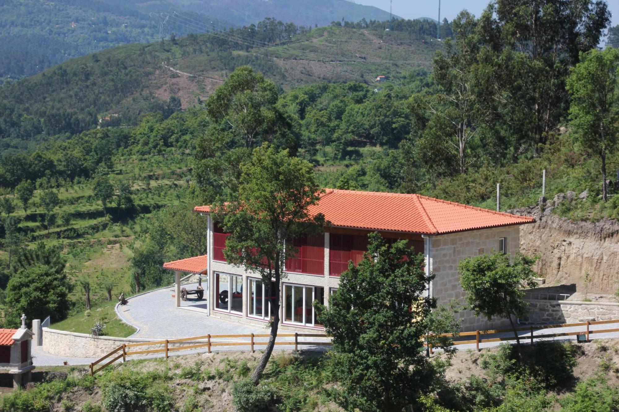 Encostas Da Torre Guest House Terras de Bouro Ngoại thất bức ảnh