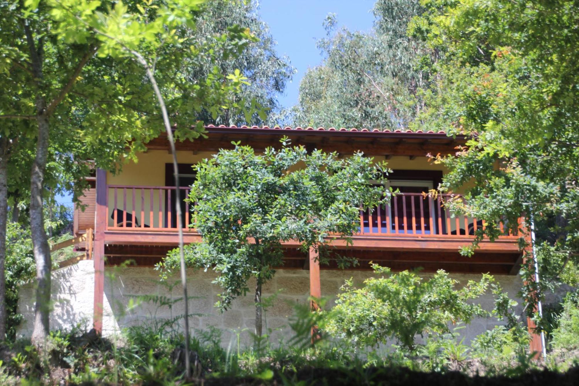 Encostas Da Torre Guest House Terras de Bouro Ngoại thất bức ảnh
